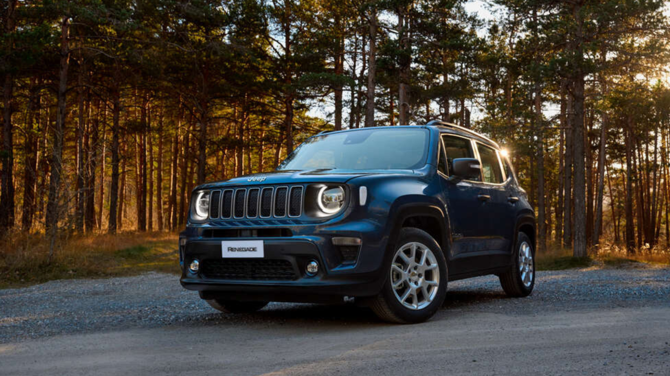 Jeep Renegade in blau auf einer Straße
