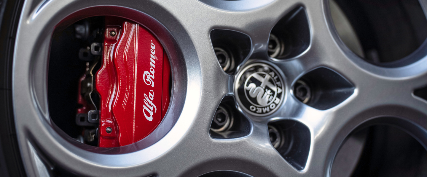 Alfa Romeo Felge inklusive rotem Bremssattel (c) Alfa Romeo