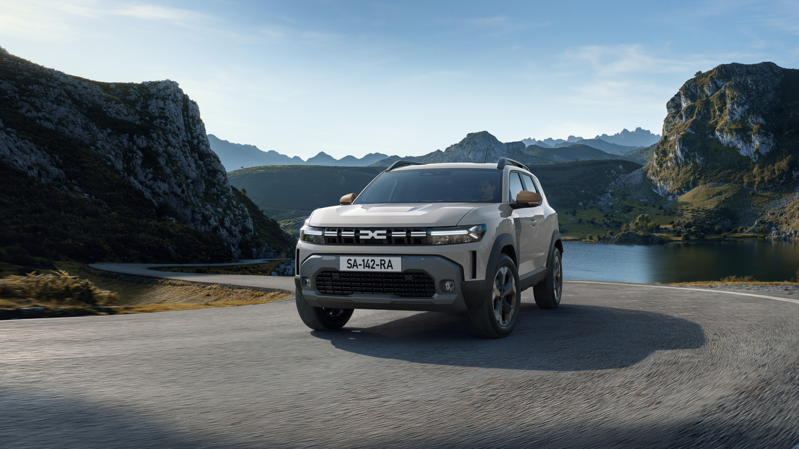 Vogl und Co: Der neue Dacia Duster vor einer Bergkulisse