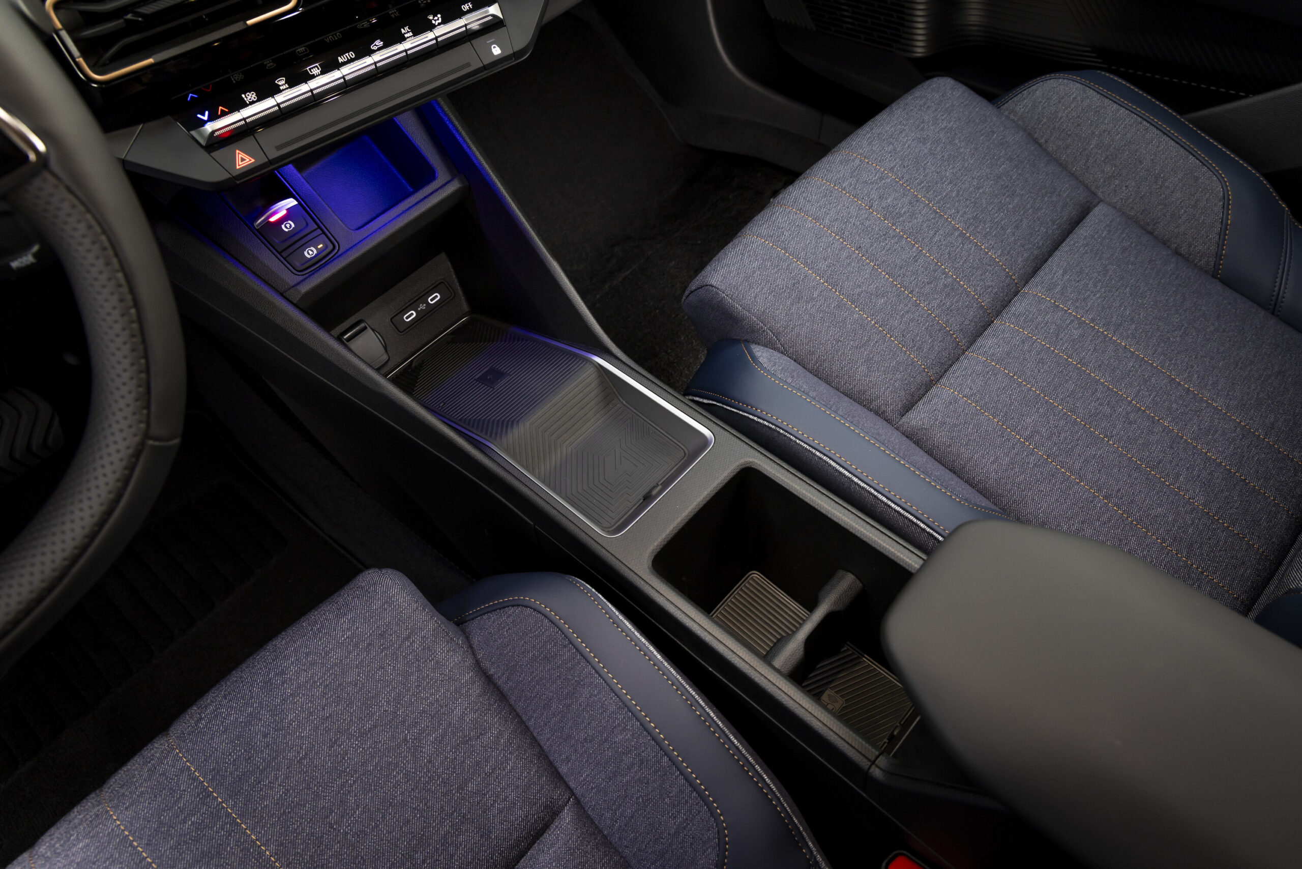 RENAULT 4 E-TECH ELECTRIC-Frontsitz