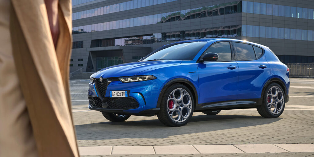 AR-ALFAROMEOTONALE-MHEV-MY24-2000X1000-DSK