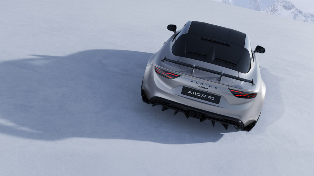 Das Heck der Alpine A110 R 70 in Silber